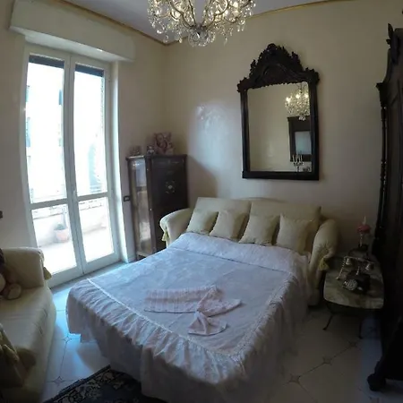Goldmund Appartement Naples