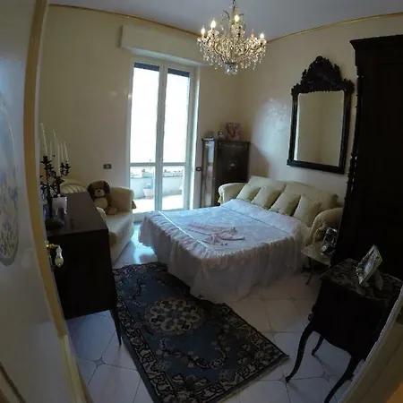 Goldmund Appartement Naples
